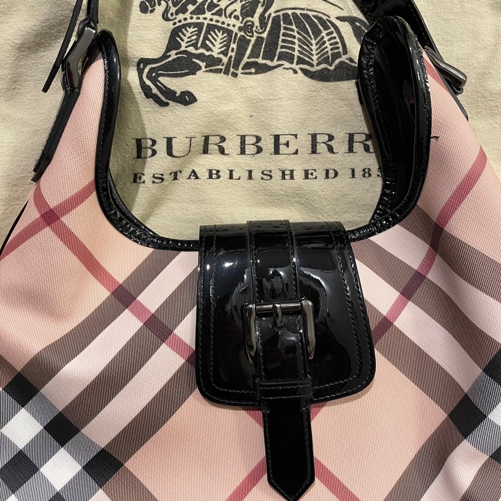 Burberry Purse!!!